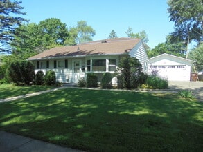 Building Photo - 1434 Walnut Dr