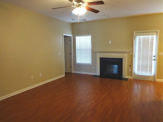 Foto del edificio - 106 Meadowvale Ln