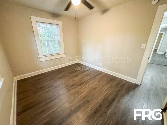 Foto del edificio - 804 Bancroft Ave