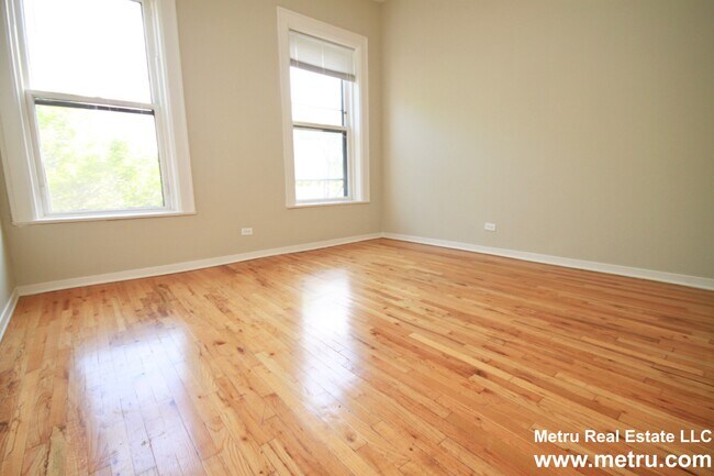 Building Photo - 424 W Belden Ave