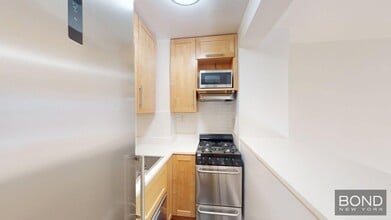 Building Photo - 151 W 16th St