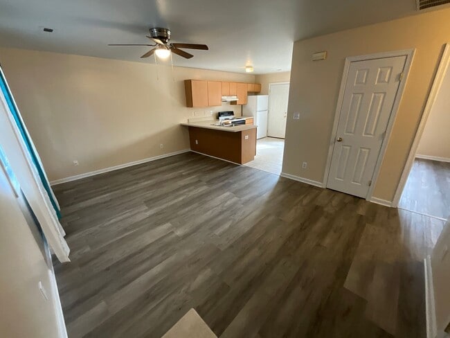 Building Photo - 3 Bedroom Home in Greensboro-Available Now...