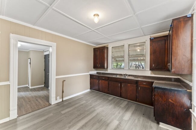 Building Photo - "Charming 2-Bed, 1-Bath Gem on Avenue H – ...