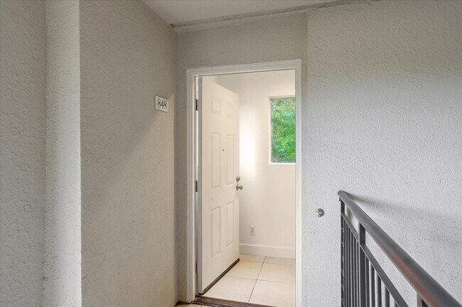 Building Photo - 848 Printempo Pl