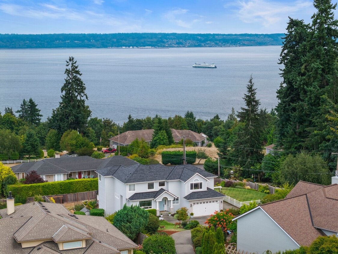 Primary Photo - Renovated VIEW Kingston Home Near Ferry fo...