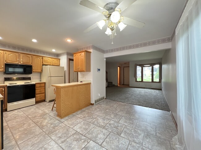 Building Photo - 2742 Pleasant View Dr