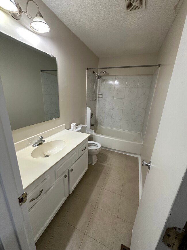 Foto del edificio - 2926 Heathstead Pl