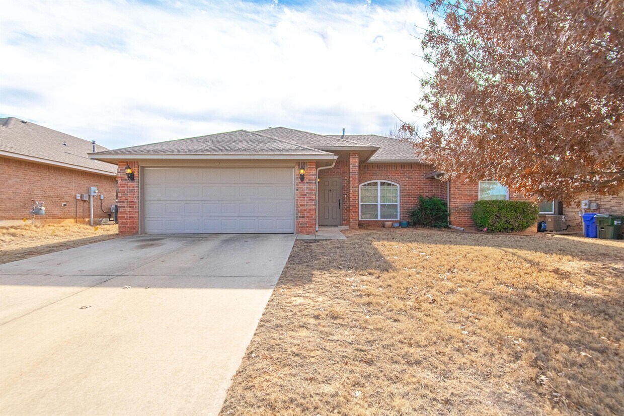 Foto principal - 916 Eagle Cliff Dr