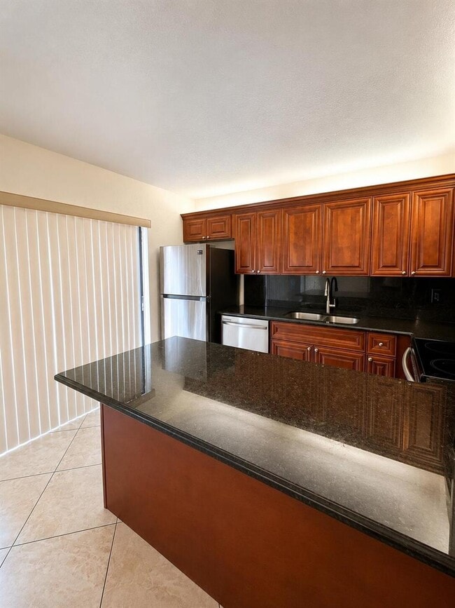 Foto del edificio - 168 Lake Arbor Dr