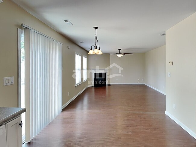 Foto del edificio - 1710 Cabarrus Crossing Dr