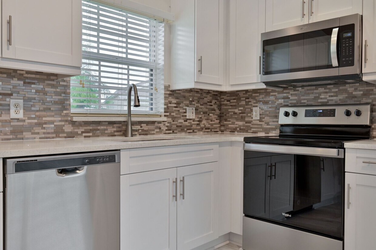 Primary Photo - ** 2 Bed/ 2Bath ~ Single Family Home Near ...