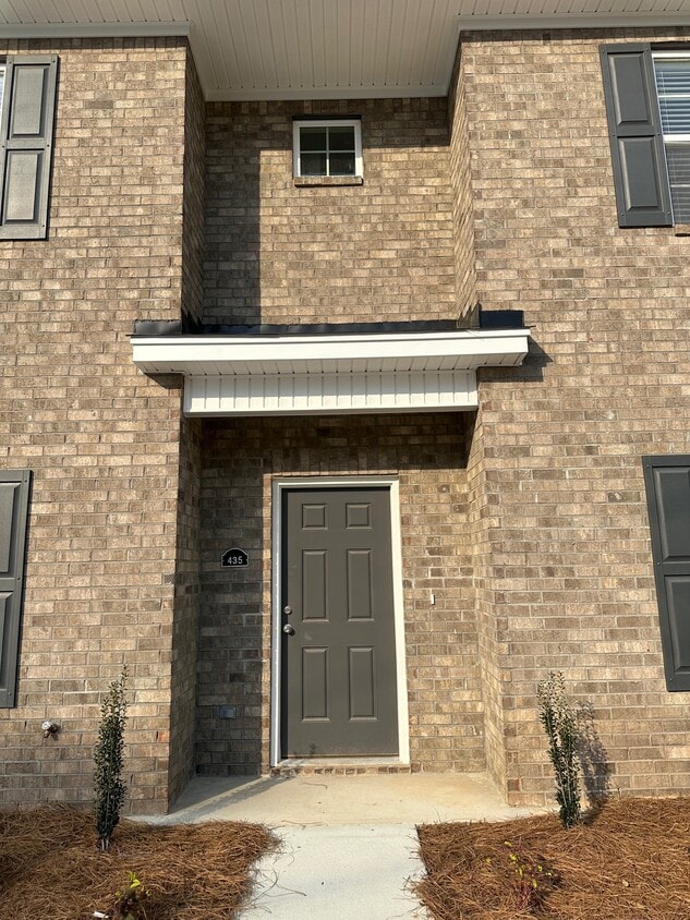 Primary Photo - 435 3rd Loop Rd