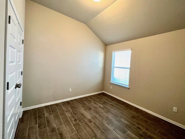 Building Photo - 200 Living Reef Dr
