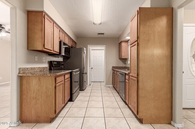 Building Photo - 3613 S Kenneth Pl