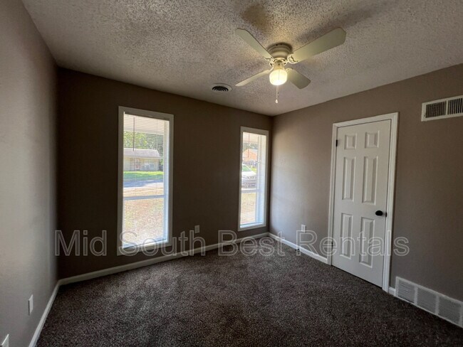 Building Photo - 4088 Montana St