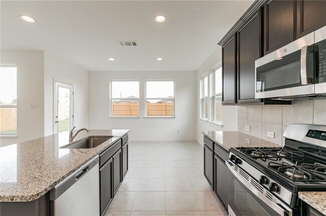 Building Photo - 233 Trailside Ln