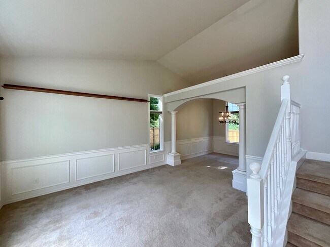 Building Photo - Spacious & Stylish 4-Bedroom(+Den/Office) ...