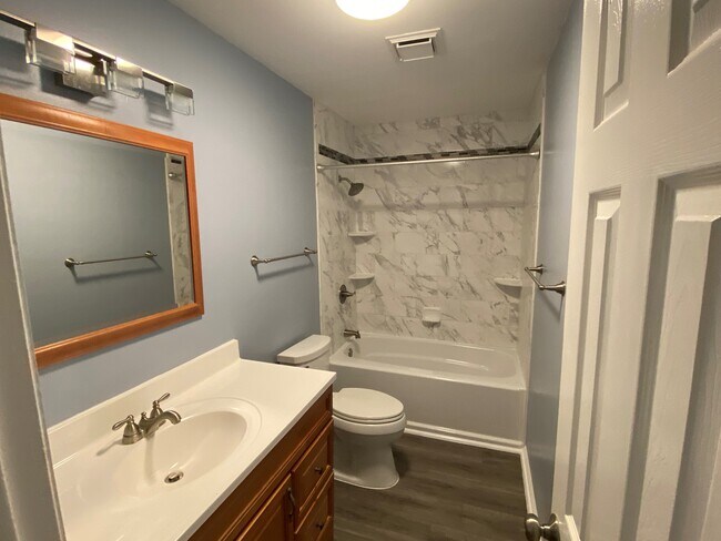Building Photo - 3700 Golf Colony Ln
