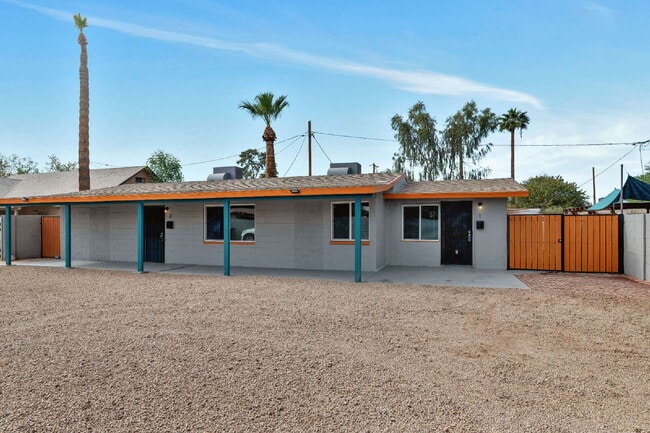 2BR Unit with Private Backyard One Level - 2BR Unit with Private Backyard One Level Apartment