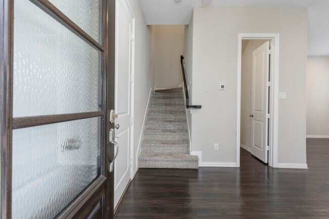 Foto del edificio - 5021 Lehman Oaks Dr