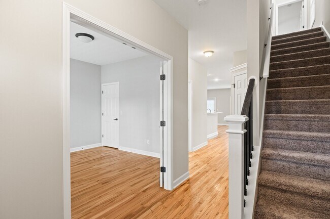 Foto del edificio - Spacious Home near Downtown Apex!