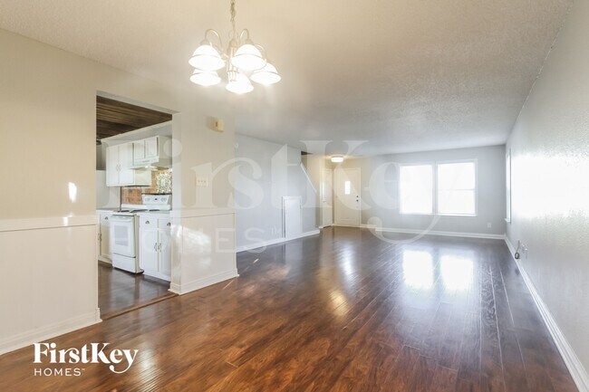 Foto del edificio - 319 Sunburst Ln