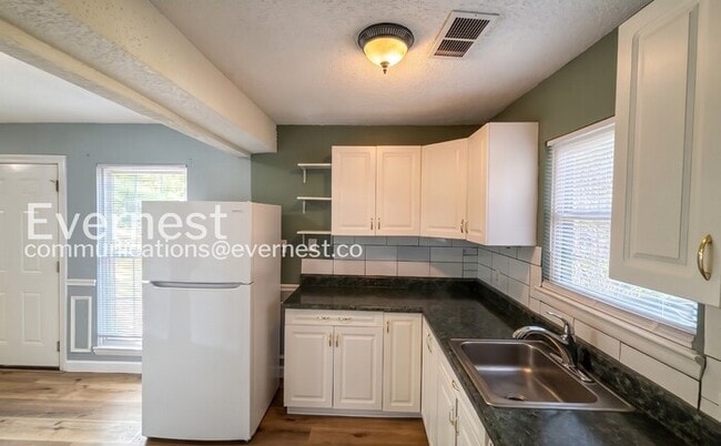 Building Photo - 3966 N Quail Ln