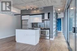 Building Photo - 95 Bathurst St