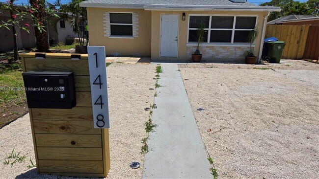 Foto del edificio - 1448 NE 24th Ct
