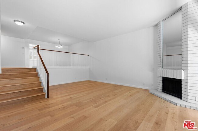 Foto del edificio - 13044 Mindanao Wy