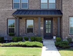 Building Photo - 8516 Dynasty Ln