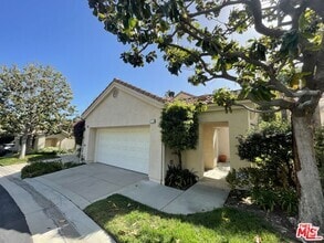 Building Photo - 732 Palisades Dr