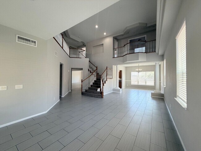 Foto del edificio - Lovely & Spacious 4,400+ Sq. Ft. Home with Flexible Living Space