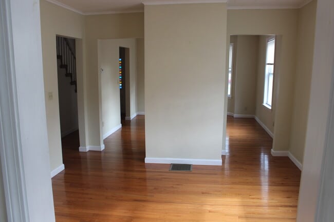 LR/DR - 61 Taylor St