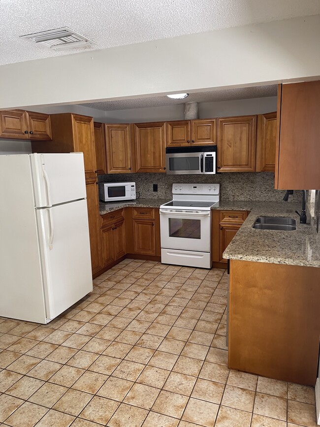 Foto del edificio - 11382 46th Pl N
