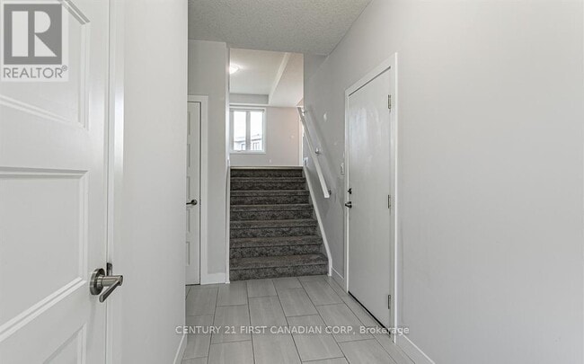 Building Photo - 3380 Singleton Ave
