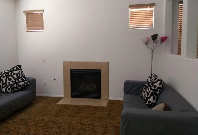 Building Photo - 4565 Belford Way