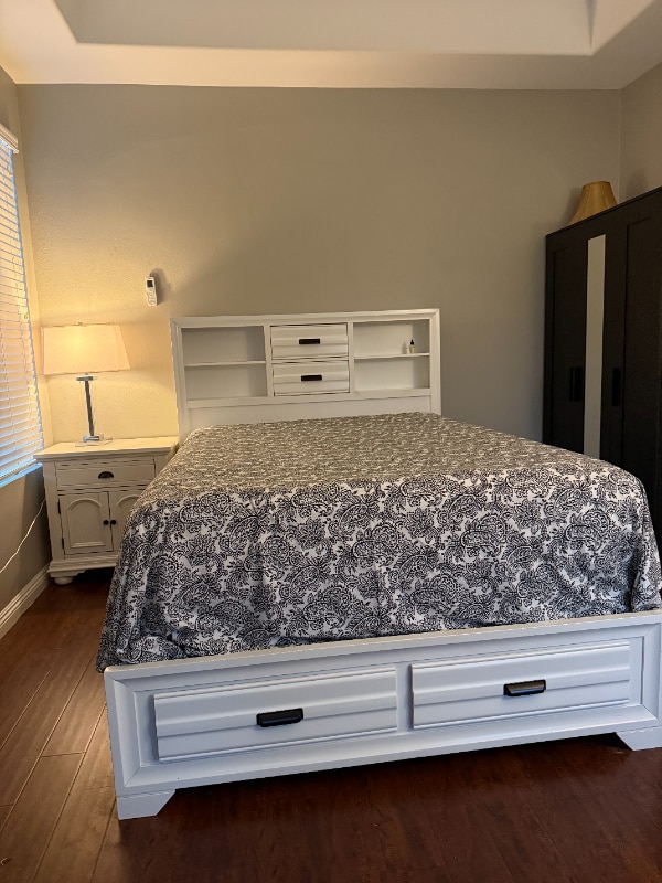 Foto del edificio - 7847 Hazelnut Dr