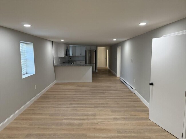 Foto del edificio - 697 Manton Ave