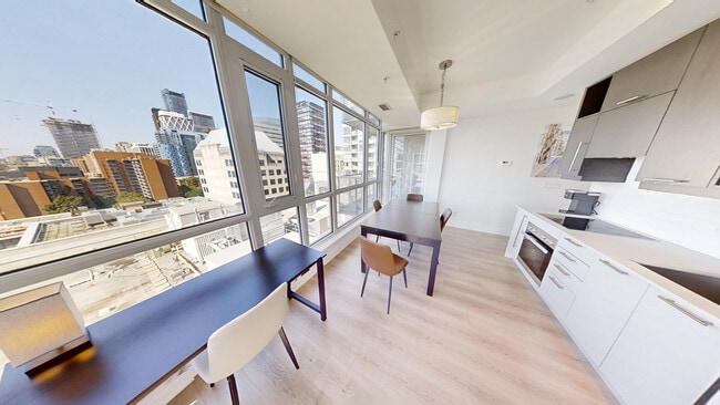 Building Photo - 199 Richmond St W