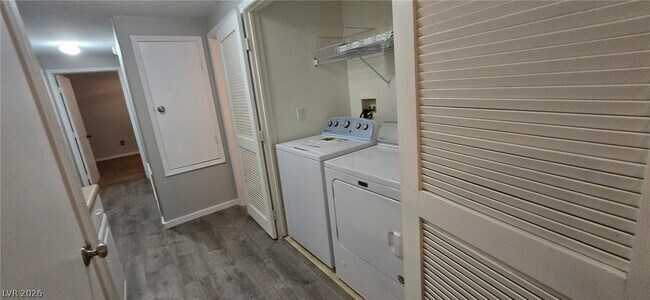 Foto del edificio - 8250 N Grand Canyon Dr