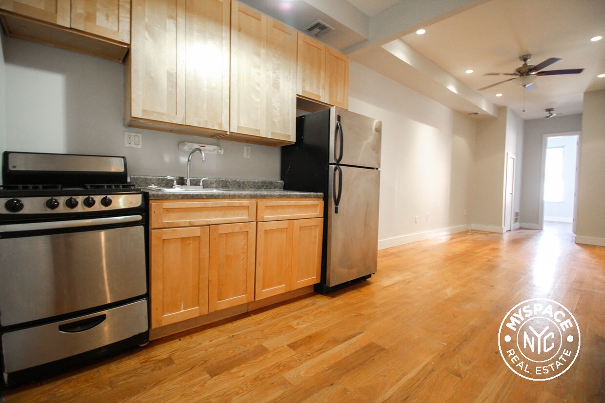 Primary Photo - 222 Stanhope St