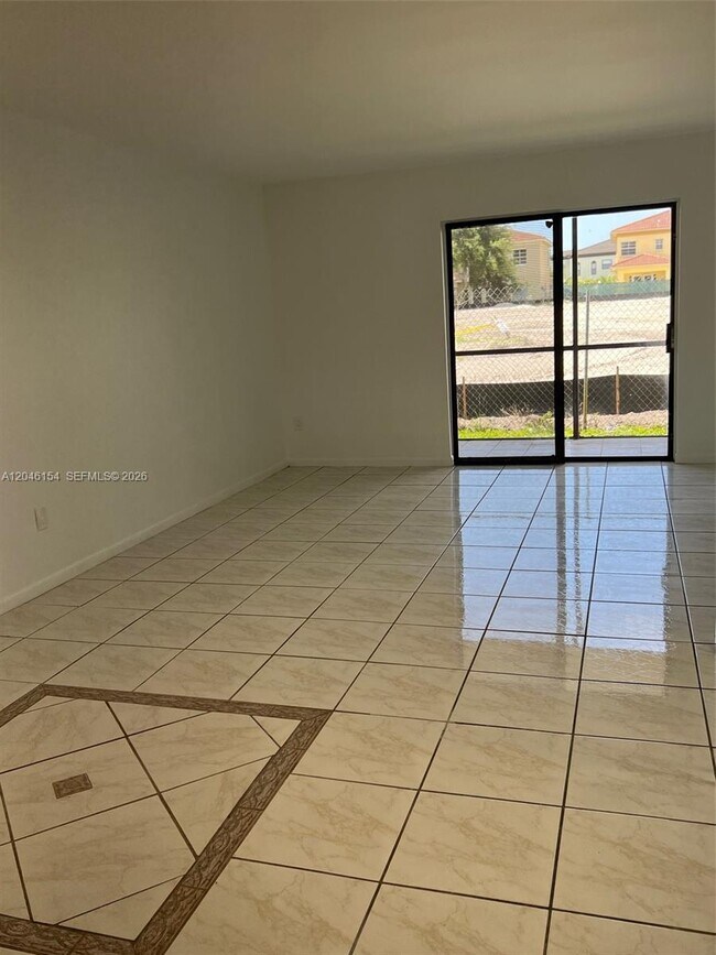 Foto del edificio - 852 NE 209th St