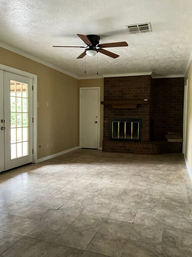 Building Photo - 323 McReynolds Cir