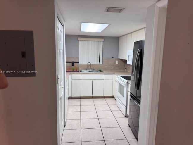 Building Photo - 1310 NW 24th Ave