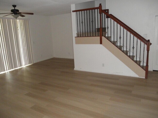 Building Photo - 2205 Oakmont Dr