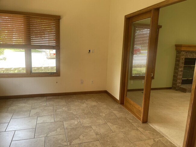 Foto del edificio - 1107 Hawkeye St