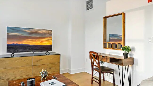 Foto del edificio - 1815 6th St NW