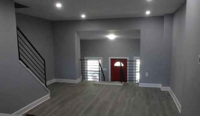 Building Photo - 5839 Ludlow St