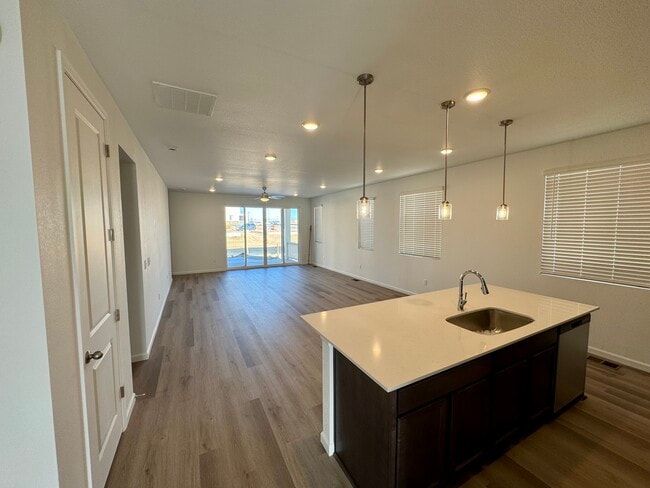 Foto del edificio - 24787 E 40th Ave